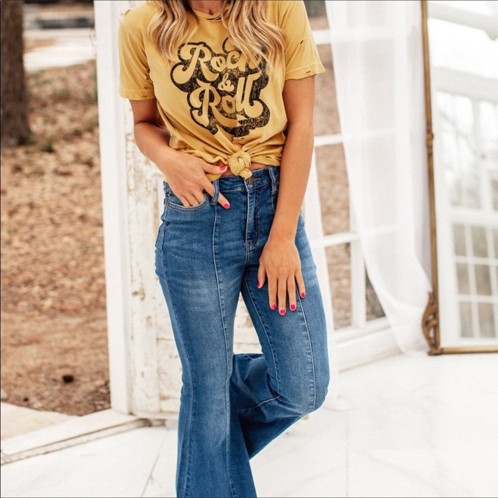 Fabulous Blue Flare Jeans w/Raw Hem & 5 Pockets - Picture 13 of 13